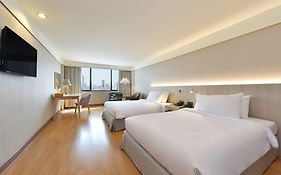 โรงแรมทวินทาวเวอร์